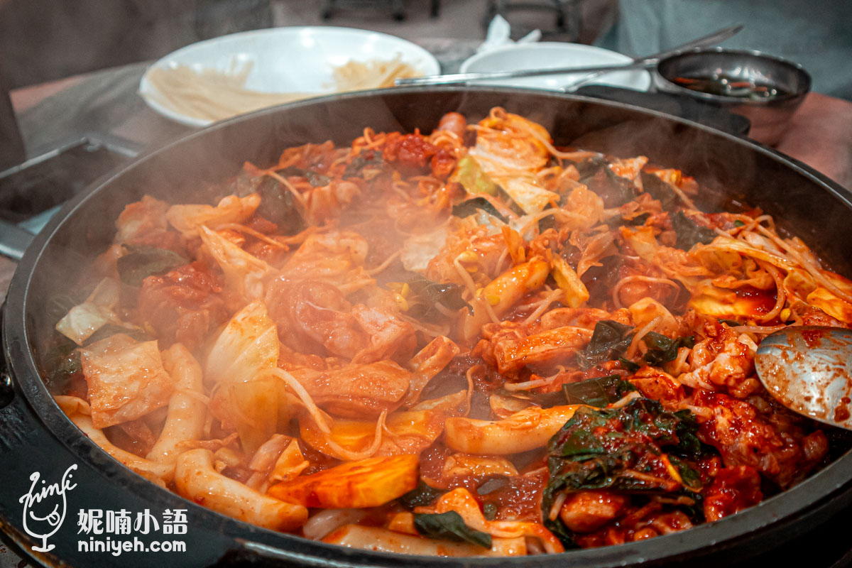 【首爾美食】春川家辣炒雞排。梨大新村必吃韓國正統料理！平日晚餐爆滿的人氣餐廳
