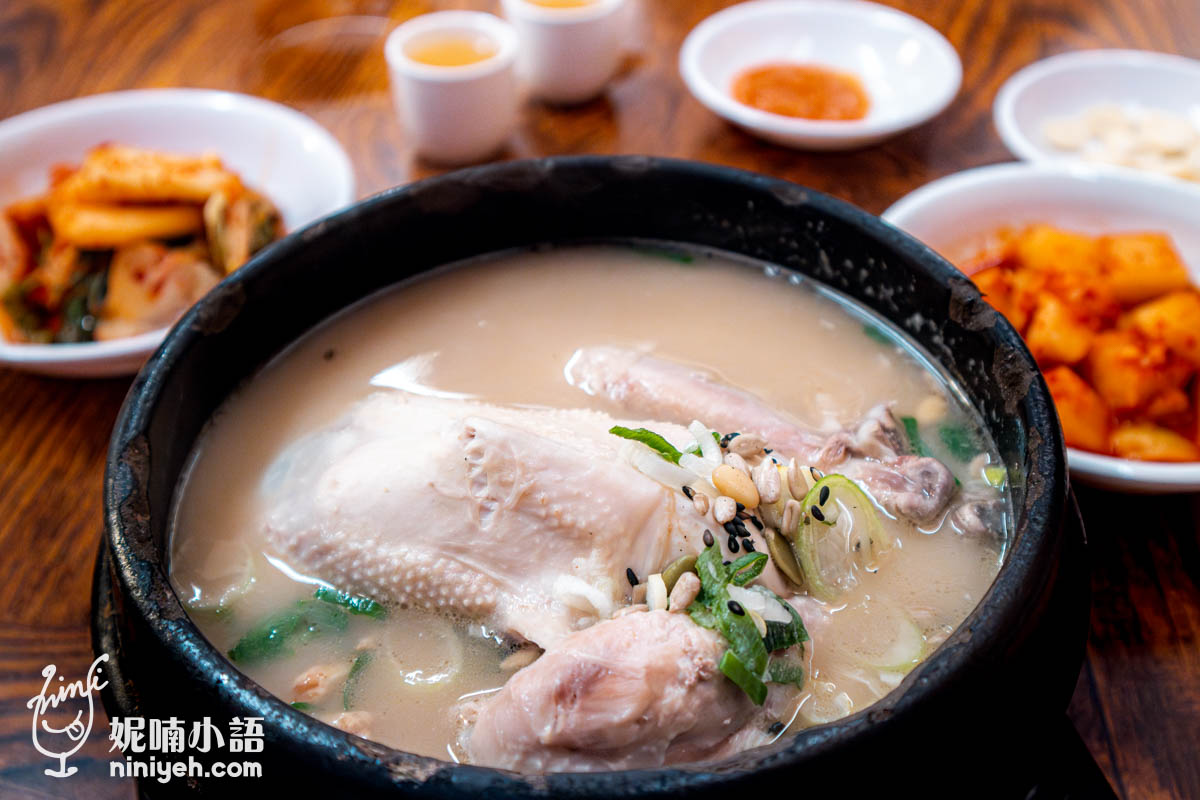 【首爾美食】土俗村蔘雞湯。韓國人蔘雞第一把交椅！景福宮旁必吃行程推薦 @妮喃小語