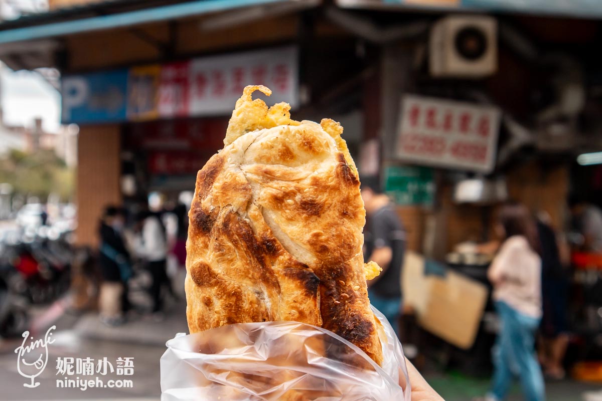 【東門站美食】青島豆漿店。日本客也朝聖的火烤肉餅、爐烤燒餅和焦味豆漿