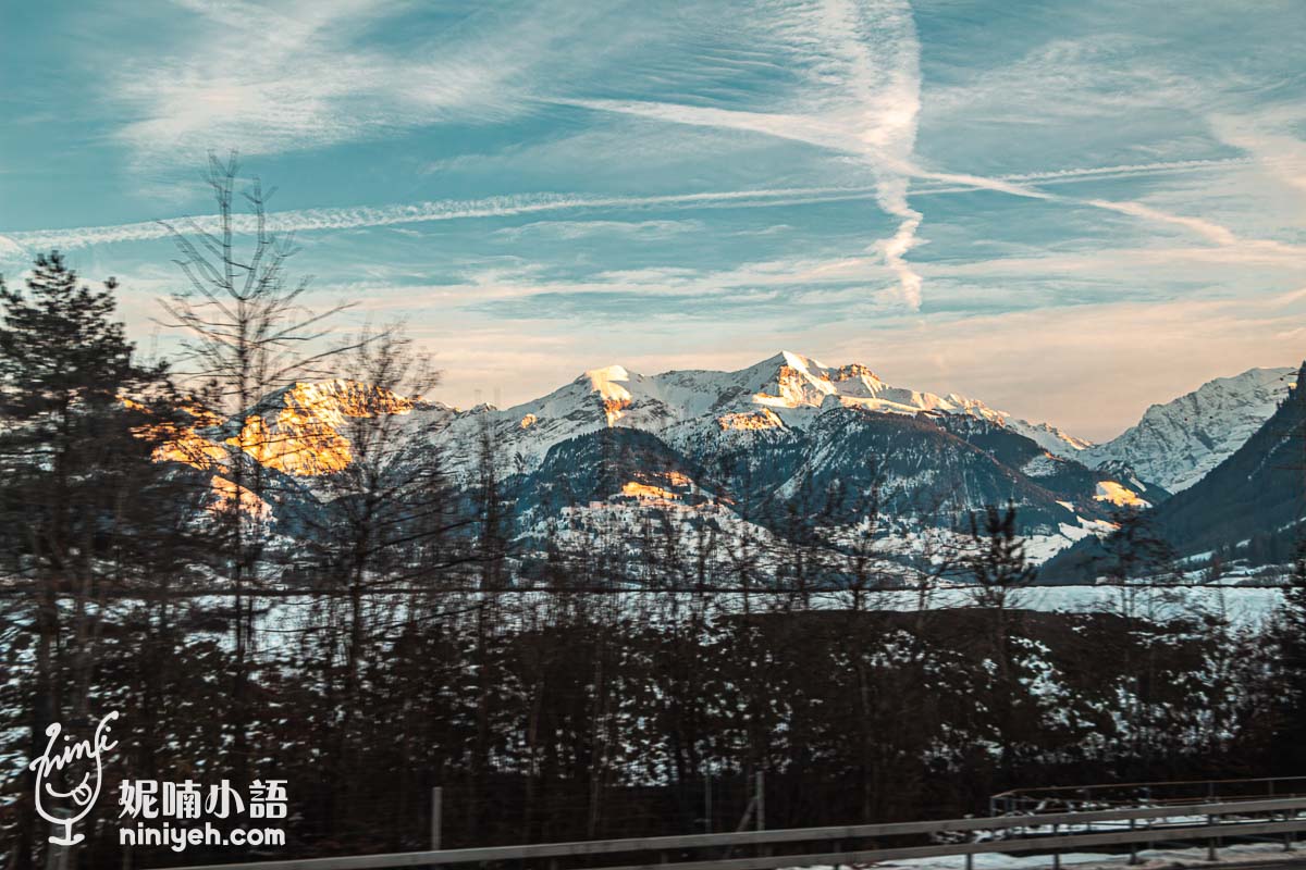 瑞士黃金列車, Golden Pass Line, 瑞士自助旅行, 瑞士火車旅遊, 蒙特勒到因特拉肯, 瑞士景觀列車, 瑞士旅行通行證, 頭等艙 vs 二等艙, 瑞士經典列車, 瑞士蜜月旅行,