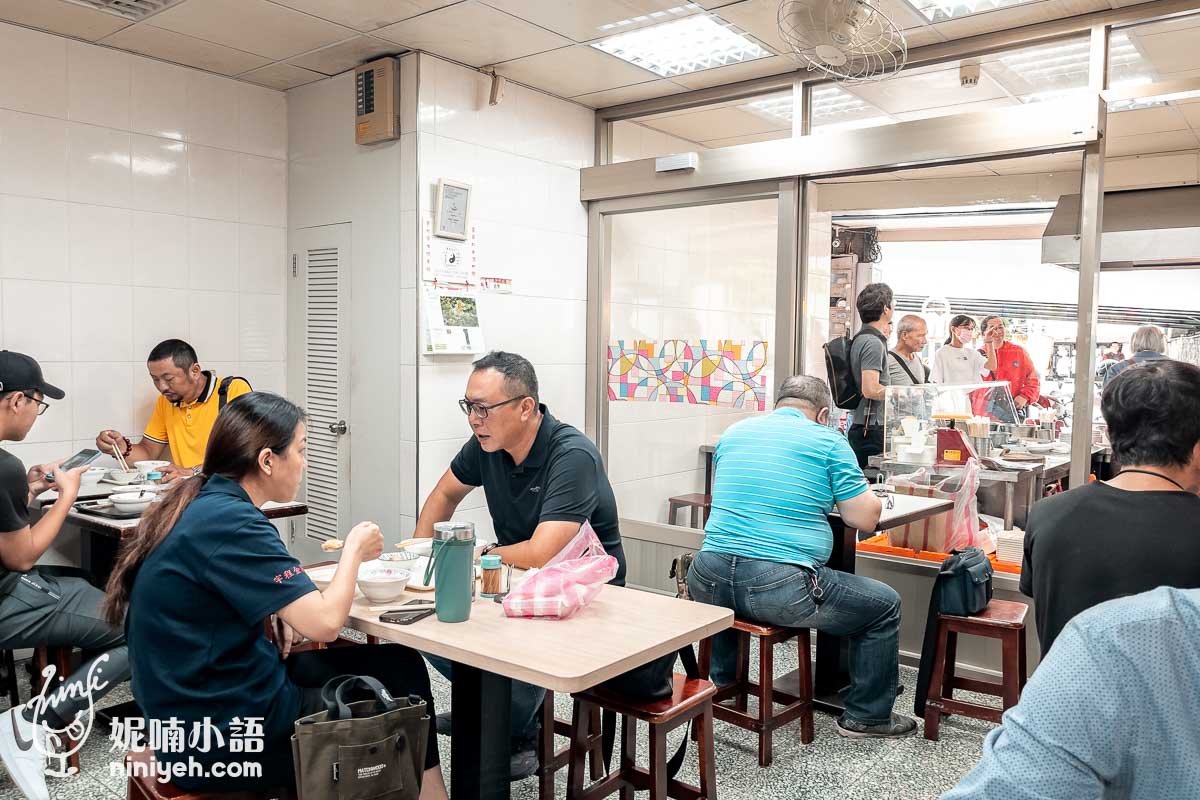 珠記大橋頭油飯, 台北油飯, 台北古早味小吃, 半熟荷包蛋, 油豆腐, 魯白菜