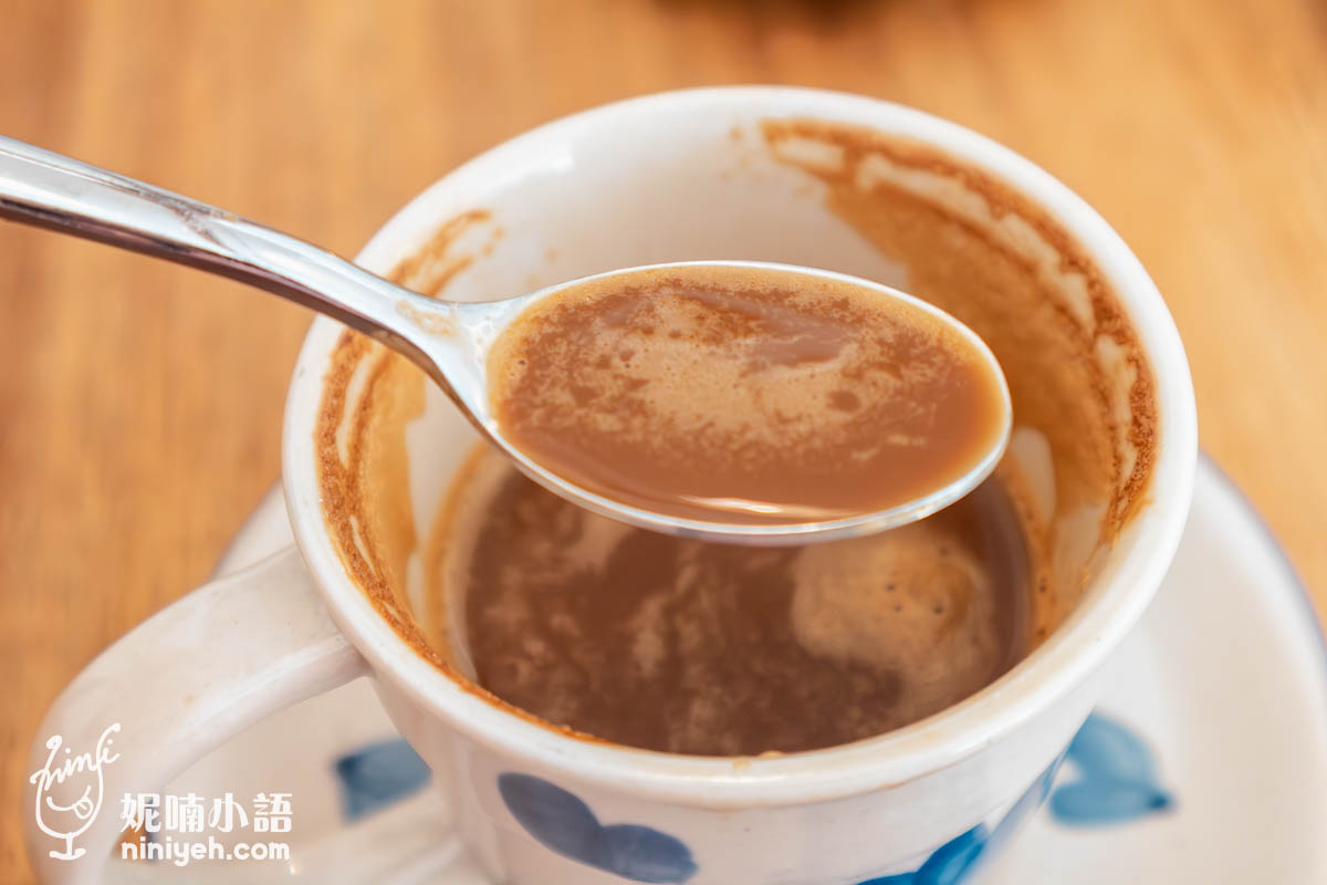 共咖啡(Cộng Cà Phê)台北光復南店|征服義大利人的越南網美咖啡廳!必吃被耽誤的牛肉河粉 共咖啡(Cộng Cà Phê)台北光復南店|征服義大利人的越南網美咖啡廳!必吃被耽誤的牛肉河粉