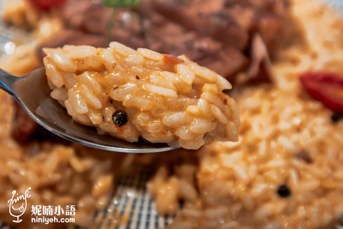 豬跳舞小餐館｜東區資深餐酒館！必吃料理竟是豬耳朵