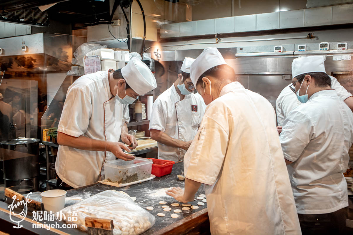 犂園湯包館｜黃仁勳而再度爆紅！排隊預約困難的台北小籠湯包店