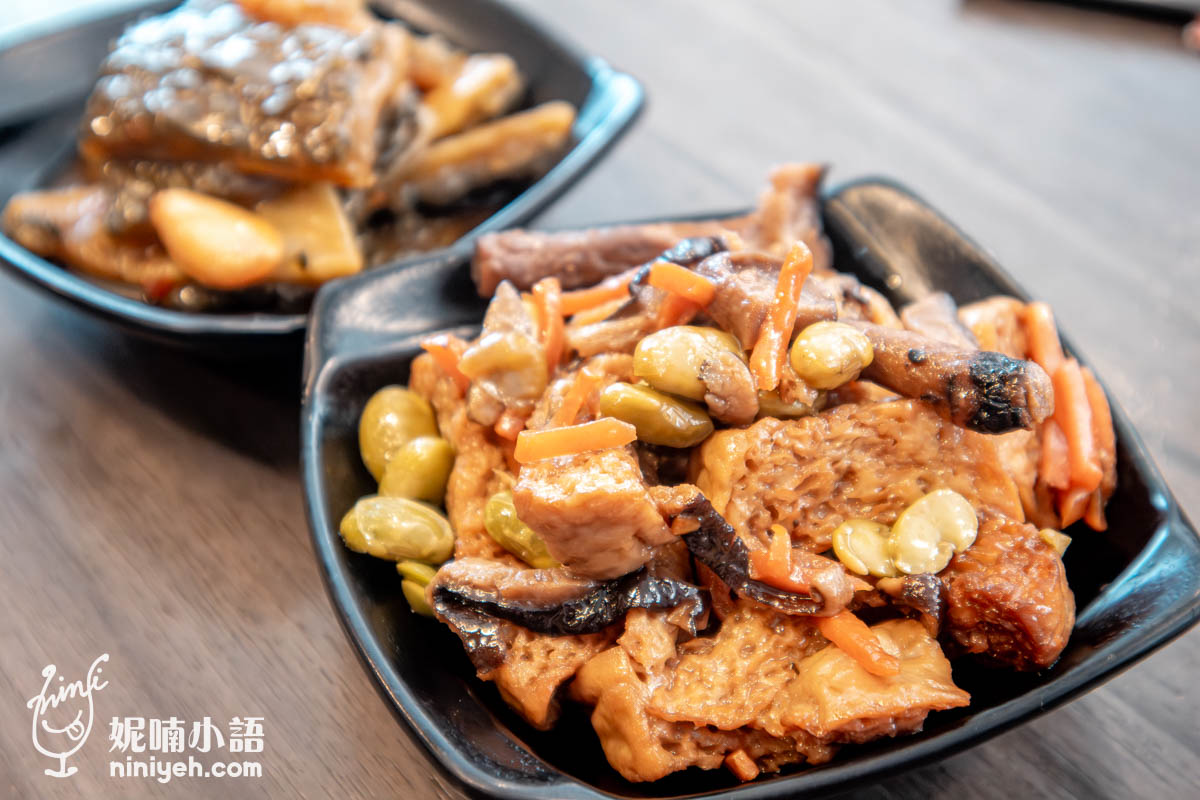 犂園湯包館｜黃仁勳而再度爆紅！排隊預約困難的台北小籠湯包店