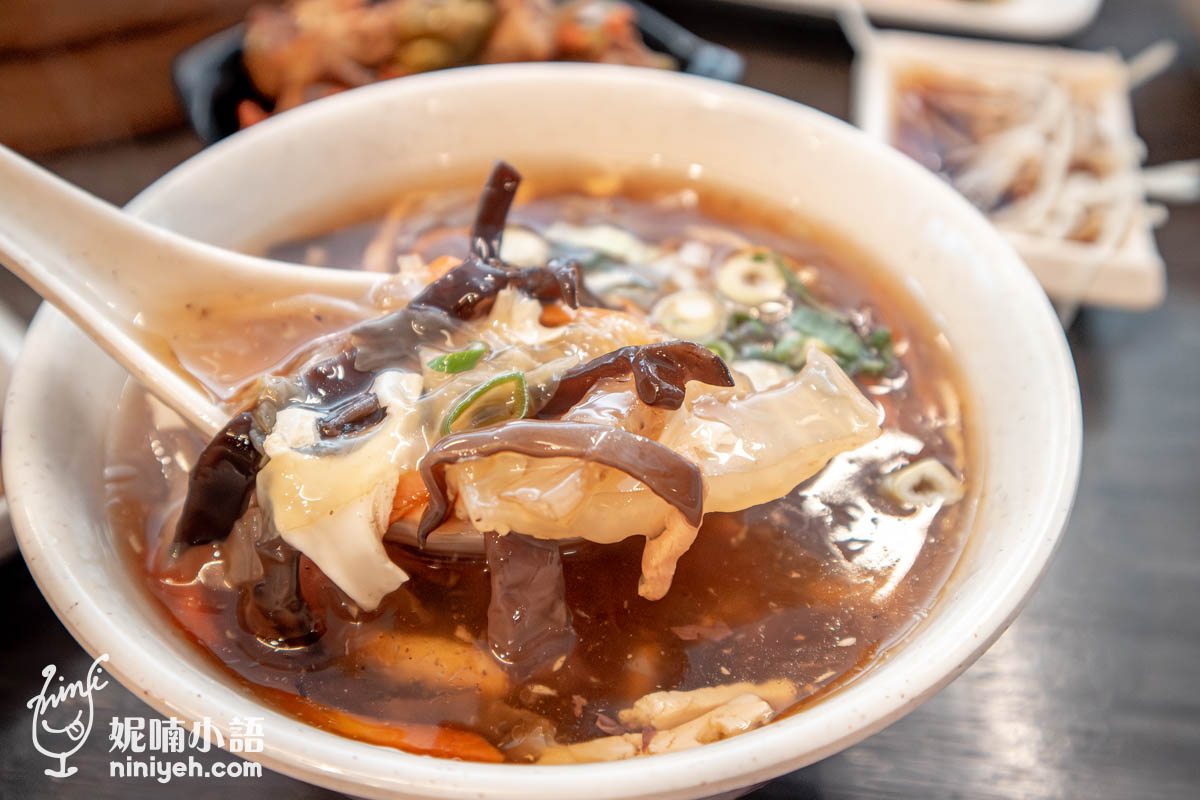 犂園湯包館｜黃仁勳而再度爆紅！排隊預約困難的台北小籠湯包店