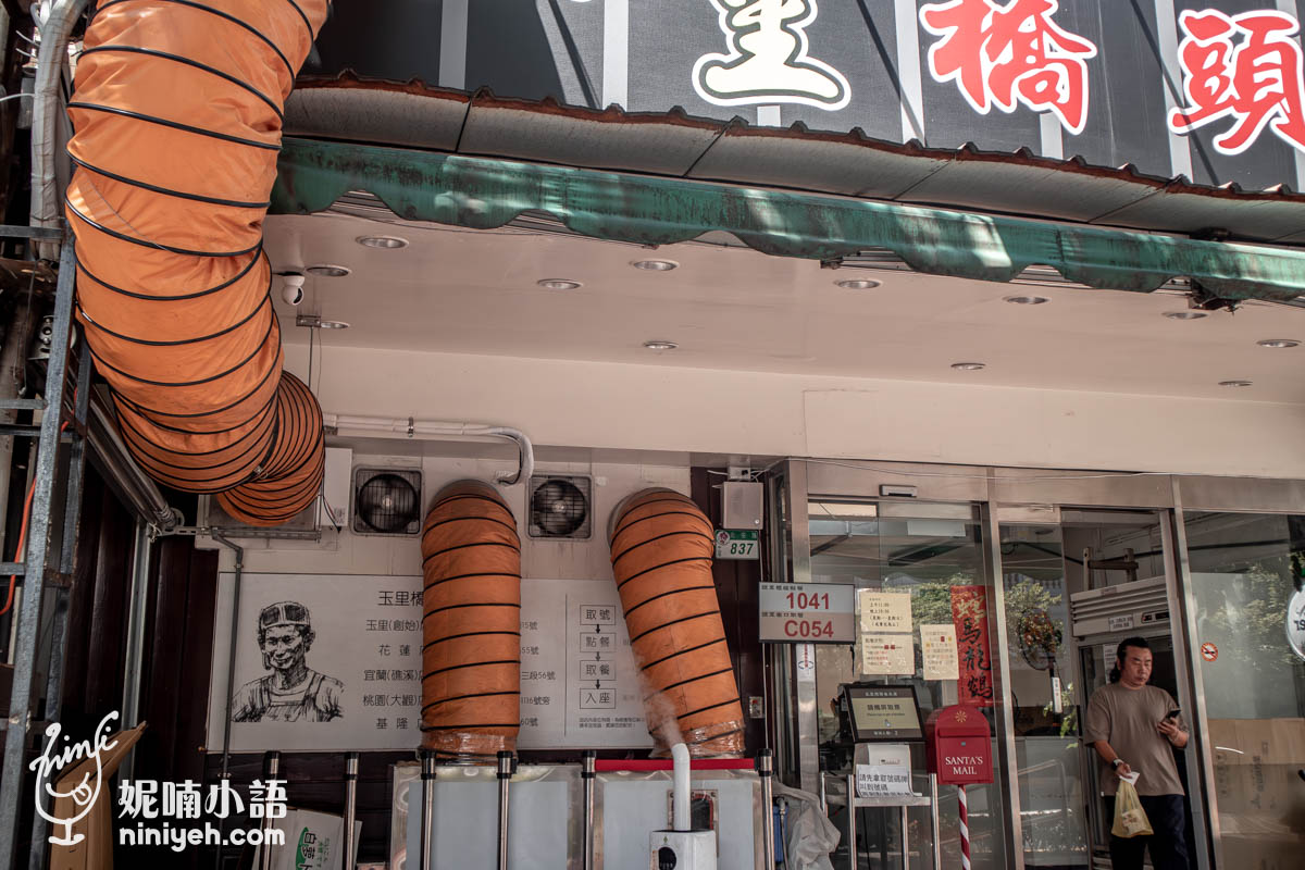 玉里橋頭臭豆腐（台北店）｜臭氣張揚吃起來卻輕盈無比！美食家也來朝聖的臭豆腐神店