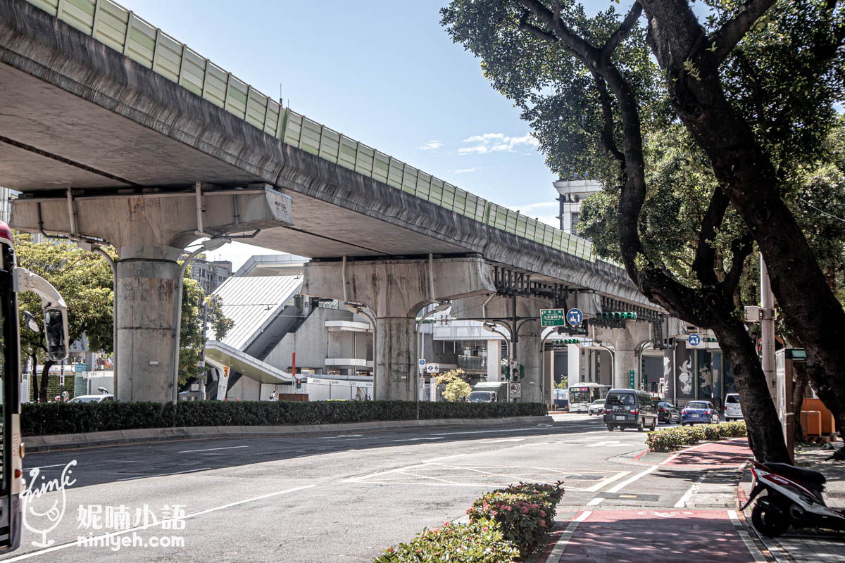 玉里橋頭臭豆腐（台北店）｜臭氣張揚吃起來卻輕盈無比！美食家也來朝聖的臭豆腐神店