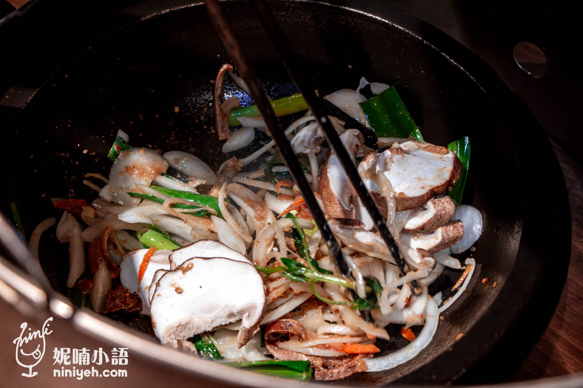 雅香石頭火鍋|板橋火鍋推薦!新北耶誕城爆棚的深夜食堂 雅香石頭火鍋|板橋火鍋推薦!新北耶誕城爆棚的深夜食堂