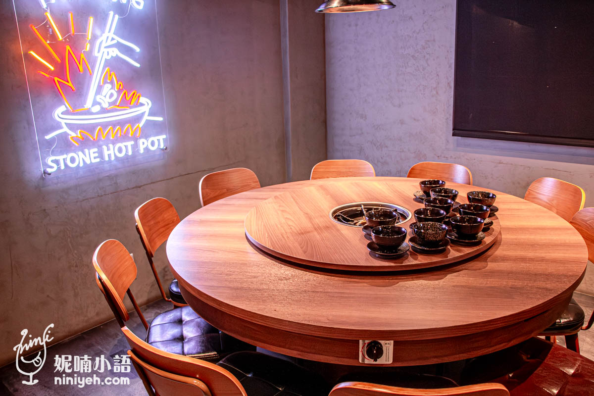 雅香石頭火鍋|板橋火鍋推薦!新北耶誕城爆棚的深夜食堂 雅香石頭火鍋|板橋火鍋推薦!新北耶誕城爆棚的深夜食堂