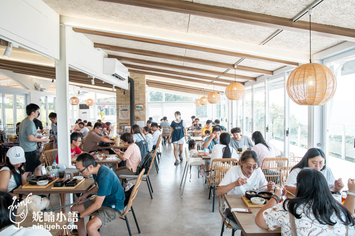 虎嘯山嵐｜埔里高空景觀餐廳推薦！山間玻璃屋用餐欣賞飛行傘玩家翱翔