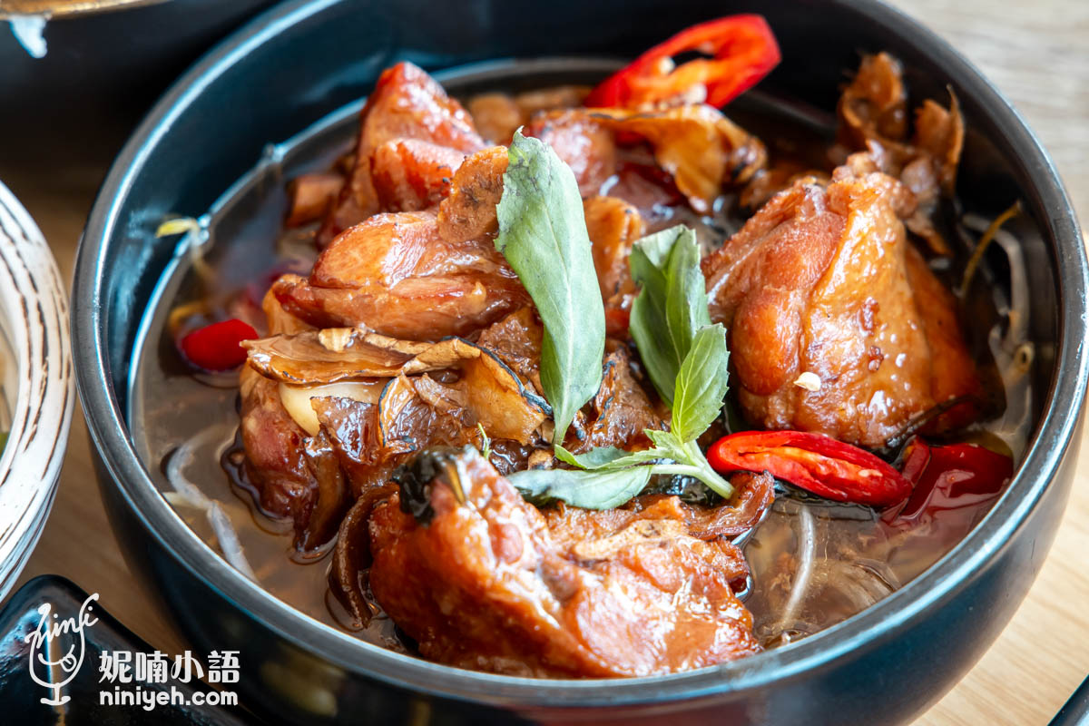 虎嘯山嵐｜埔里高空景觀餐廳推薦！山間玻璃屋用餐欣賞飛行傘玩家翱翔