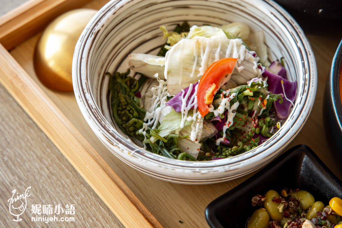 虎嘯山嵐｜埔里高空景觀餐廳推薦！山間玻璃屋用餐欣賞飛行傘玩家翱翔