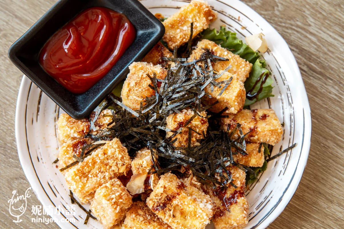 虎嘯山嵐｜埔里高空景觀餐廳推薦！山間玻璃屋用餐欣賞飛行傘玩家翱翔