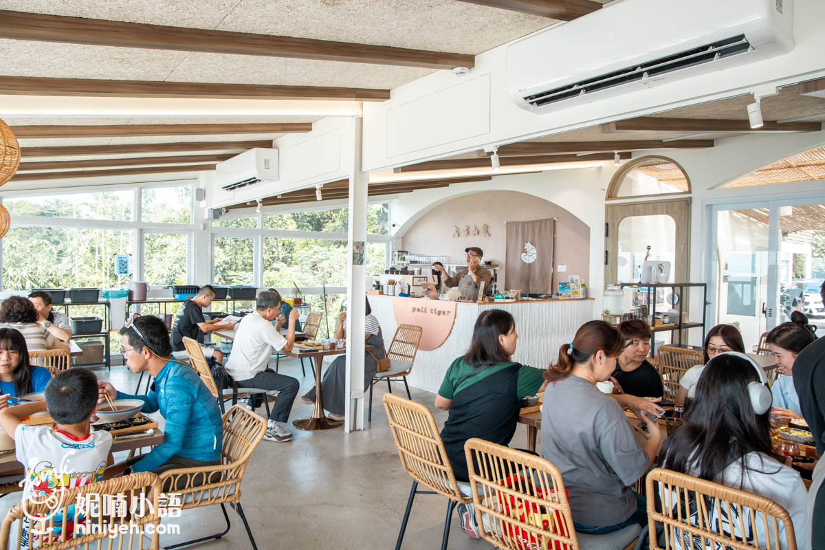 虎嘯山嵐｜埔里高空景觀餐廳推薦！山間玻璃屋用餐欣賞飛行傘玩家翱翔