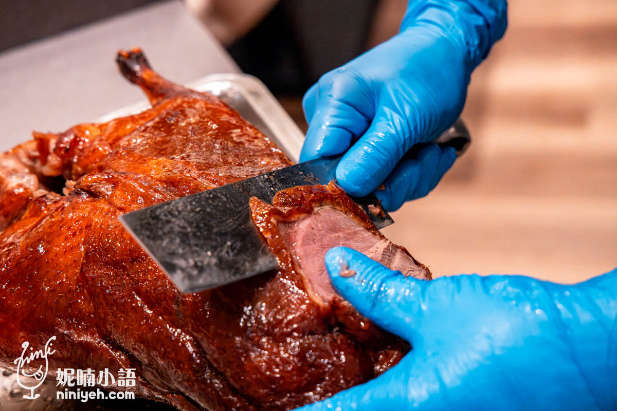 鴨覓烤鴨餐廳｜信義區最潮片皮烤鴨就在微風南山！桌邊手沖豆花太有記憶點