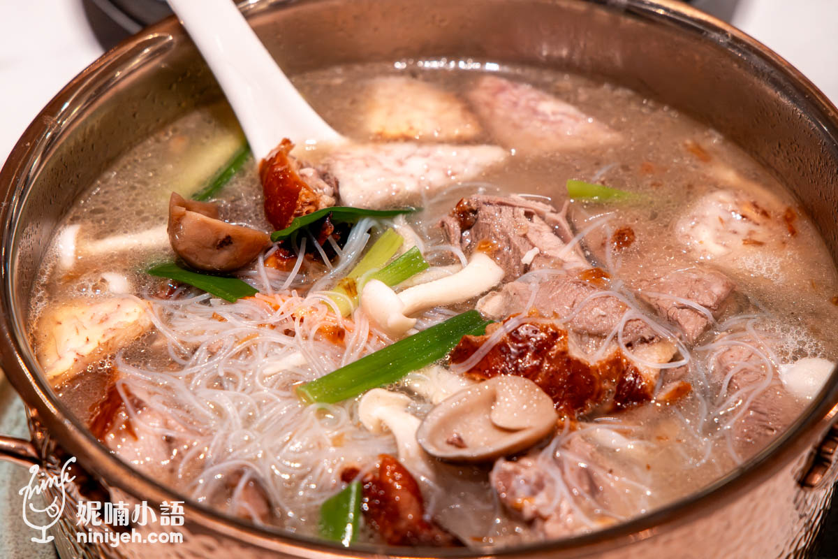 鴨覓烤鴨餐廳｜信義區最潮片皮烤鴨就在微風南山！桌邊手沖豆花太有記憶點