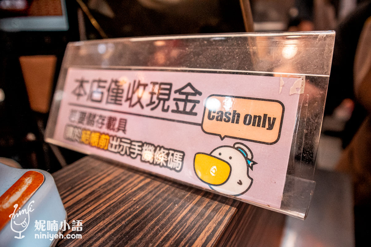 丹丹漢堡成功店|傳說中有麵線羹的速食店!內用得搶位點餐得排隊 丹丹漢堡成功店|傳說中有麵線羹的速食店!內用得搶位點餐得排隊