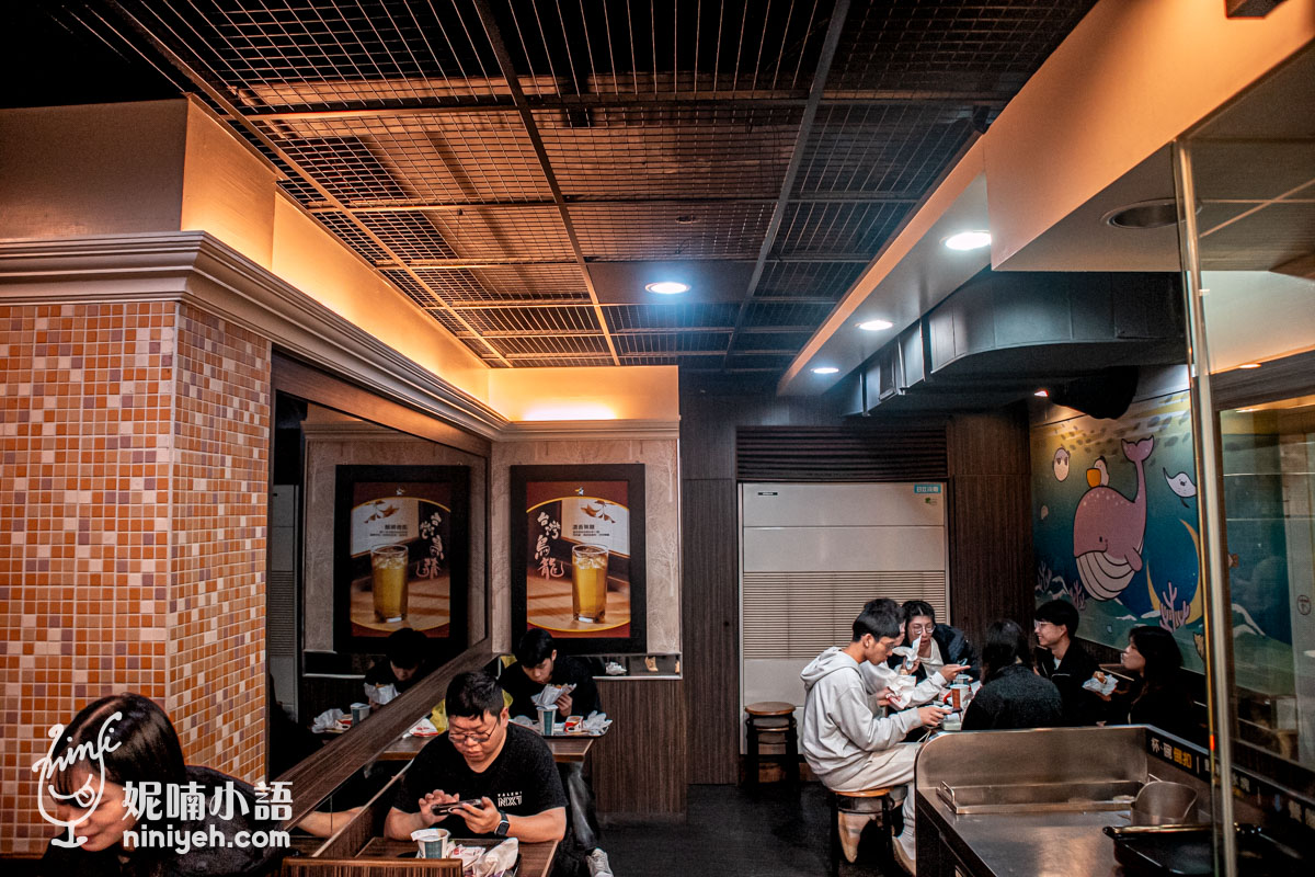 丹丹漢堡成功店|傳說中有麵線羹的速食店!內用得搶位點餐得排隊 丹丹漢堡成功店|傳說中有麵線羹的速食店!內用得搶位點餐得排隊