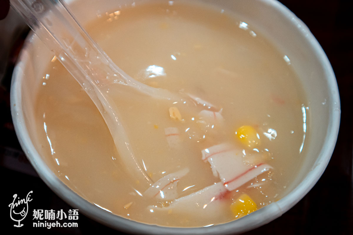 丹丹漢堡成功店|傳說中有麵線羹的速食店!內用得搶位點餐得排隊 丹丹漢堡成功店|傳說中有麵線羹的速食店!內用得搶位點餐得排隊