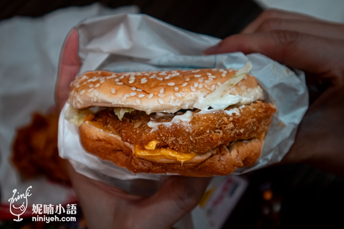 丹丹漢堡成功店|傳說中有麵線羹的速食店!內用得搶位點餐得排隊 丹丹漢堡成功店|傳說中有麵線羹的速食店!內用得搶位點餐得排隊