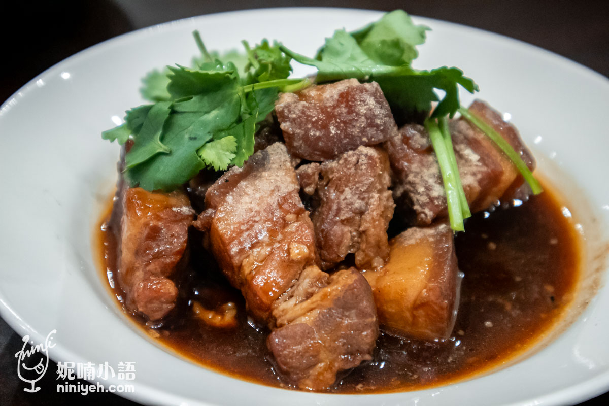 東坡肉細節:厚切豬五花口感Q彈,帶有台南道地的甜味與媽媽味