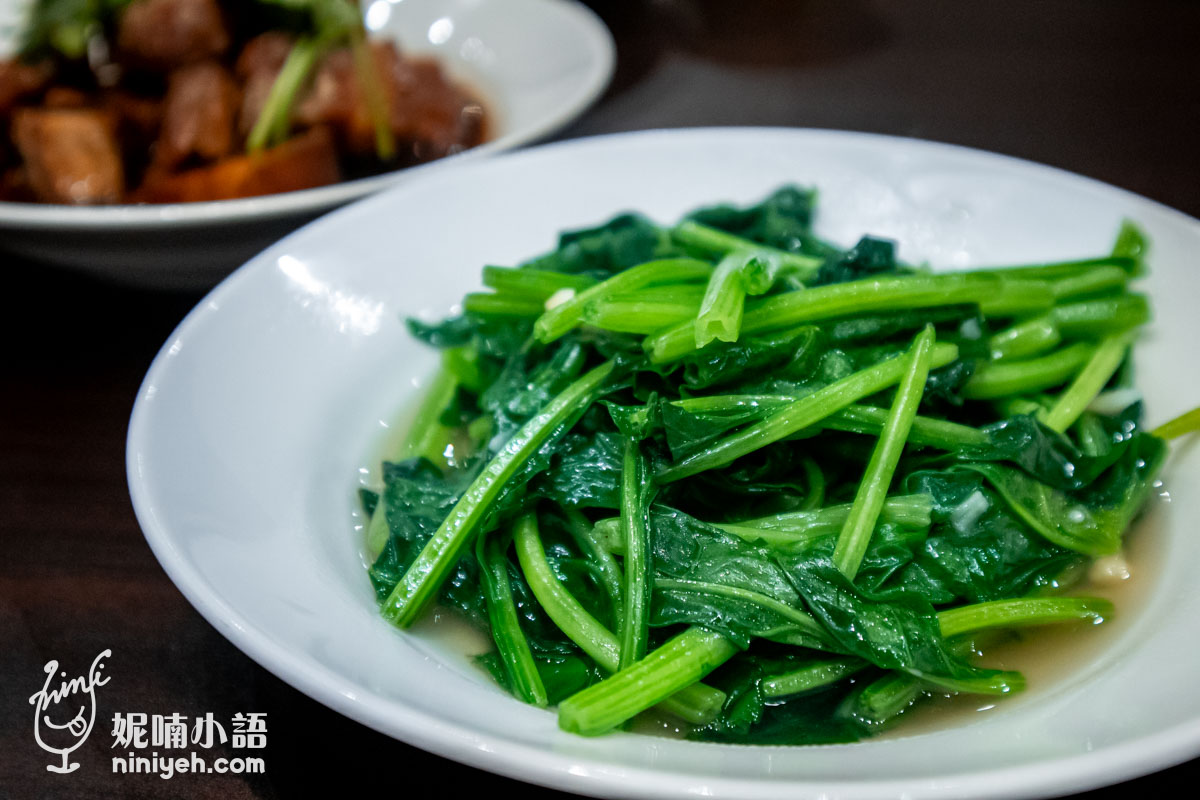 季節炒時蔬:口感清脆不澀的清炒菠菜,少油家常風味