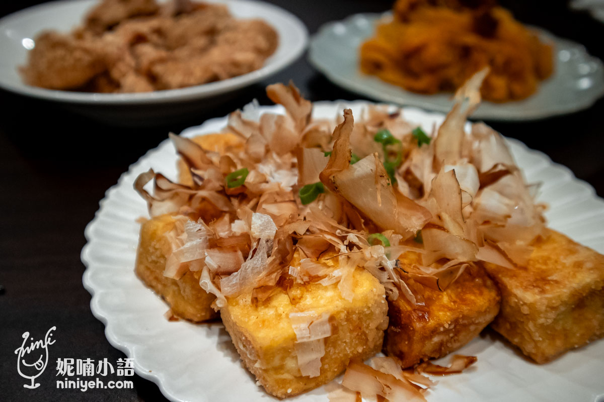 日式和風蛋豆腐細節:外酥內嫩且保有脆殼感,口感清爽不油膩