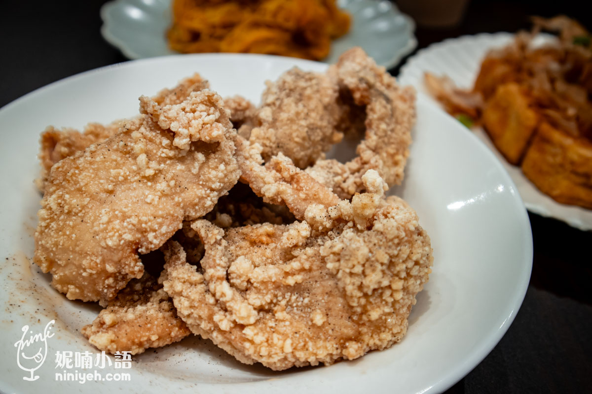 酥炸土魠魚:皮衣酥脆細緻,肉質鮮甜細嫩,台南經典風味