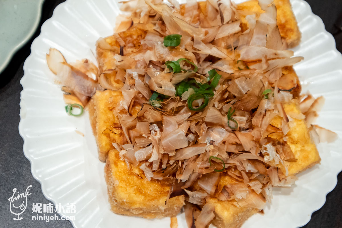 日式和風蛋豆腐:酥炸雞蛋豆腐灑滿柴魚片並淋上清爽和風醬汁