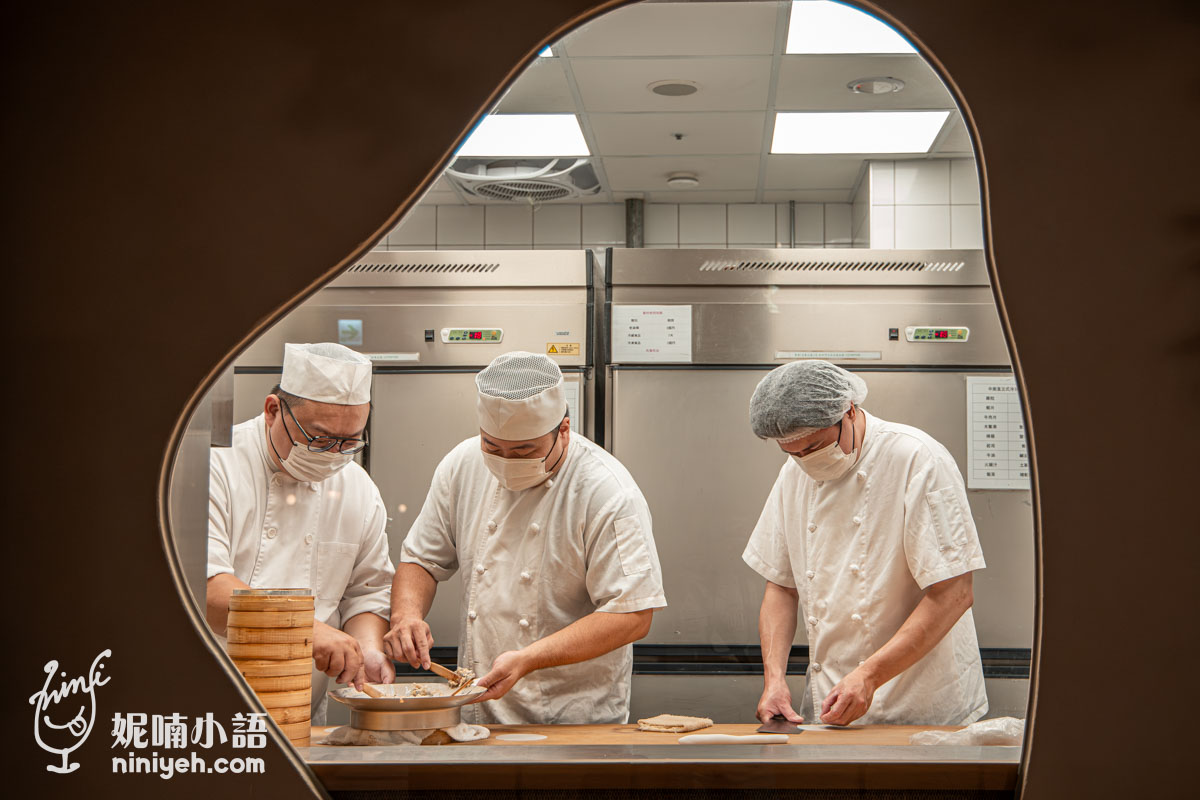 華漾 DIM SUM 忠泰樂生活店 點心櫥窗與現做港點師傅