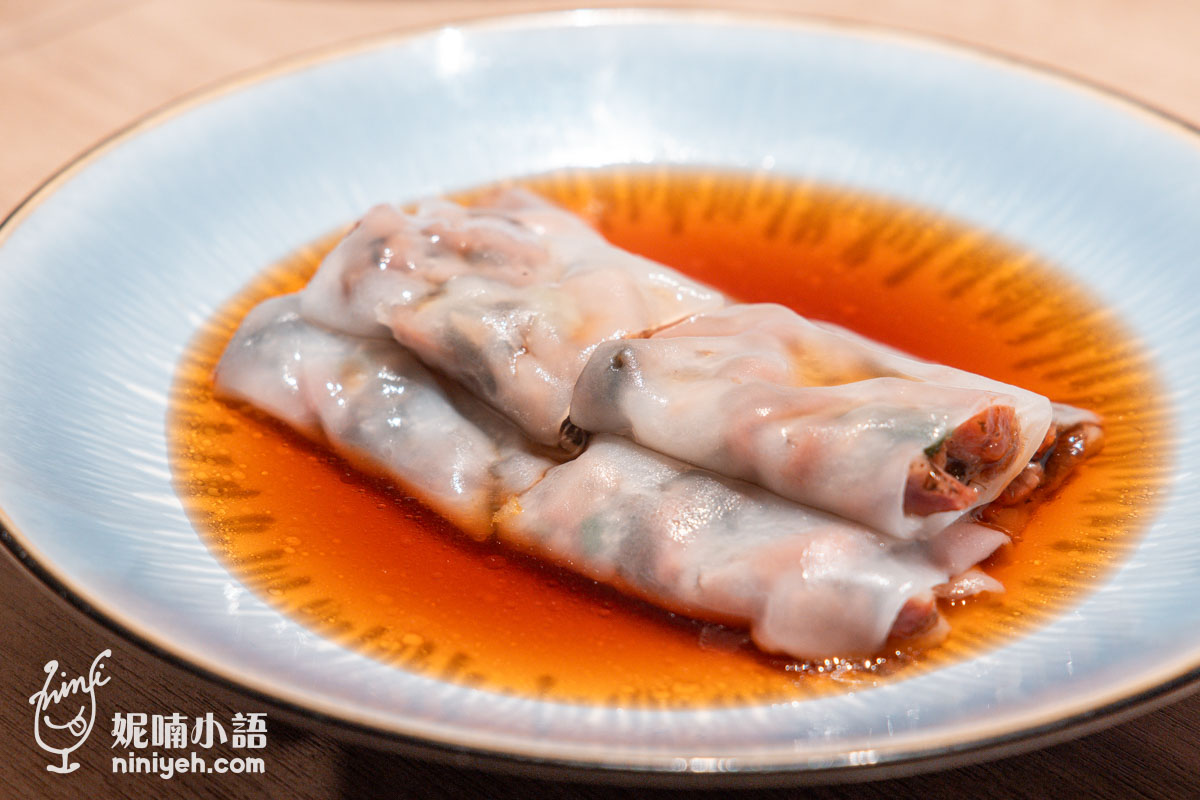 華漾DIM SUM 梅菜叉燒腸粉切塊特寫