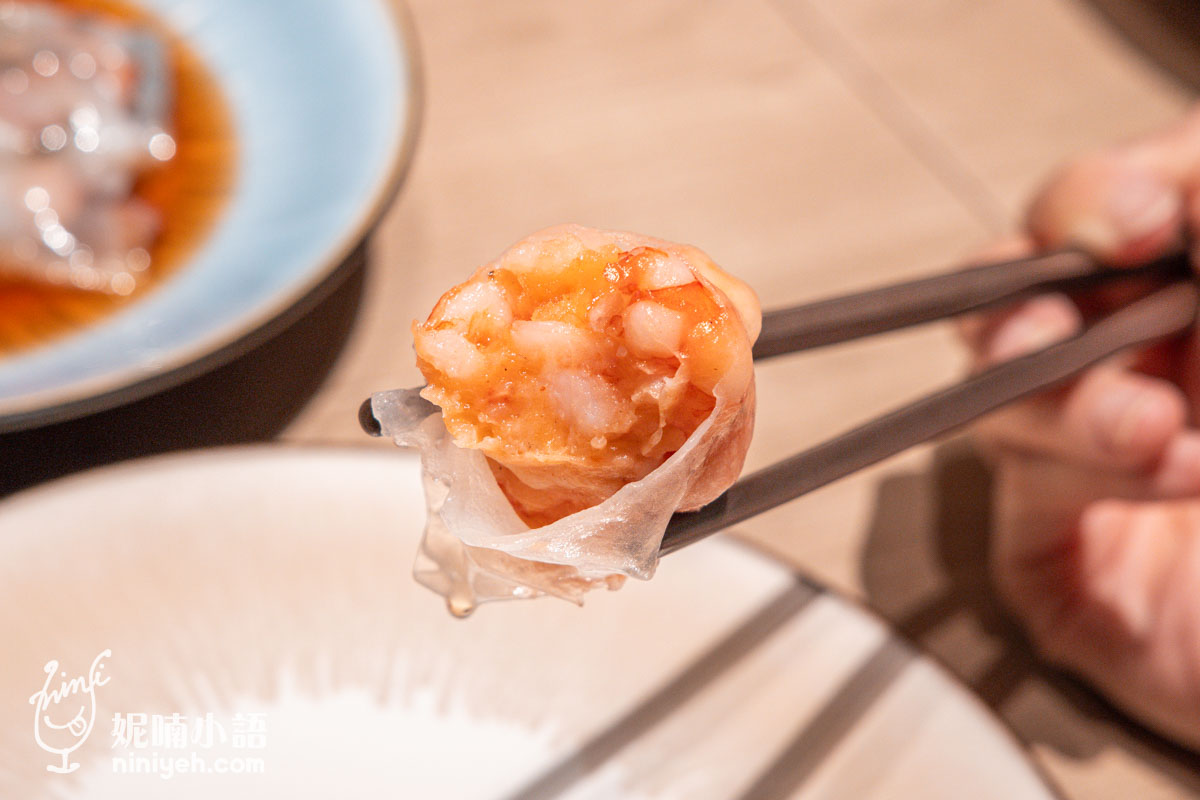 華漾DIM SUM 水晶鮮蝦餃夾開後的紮實海蝦內餡