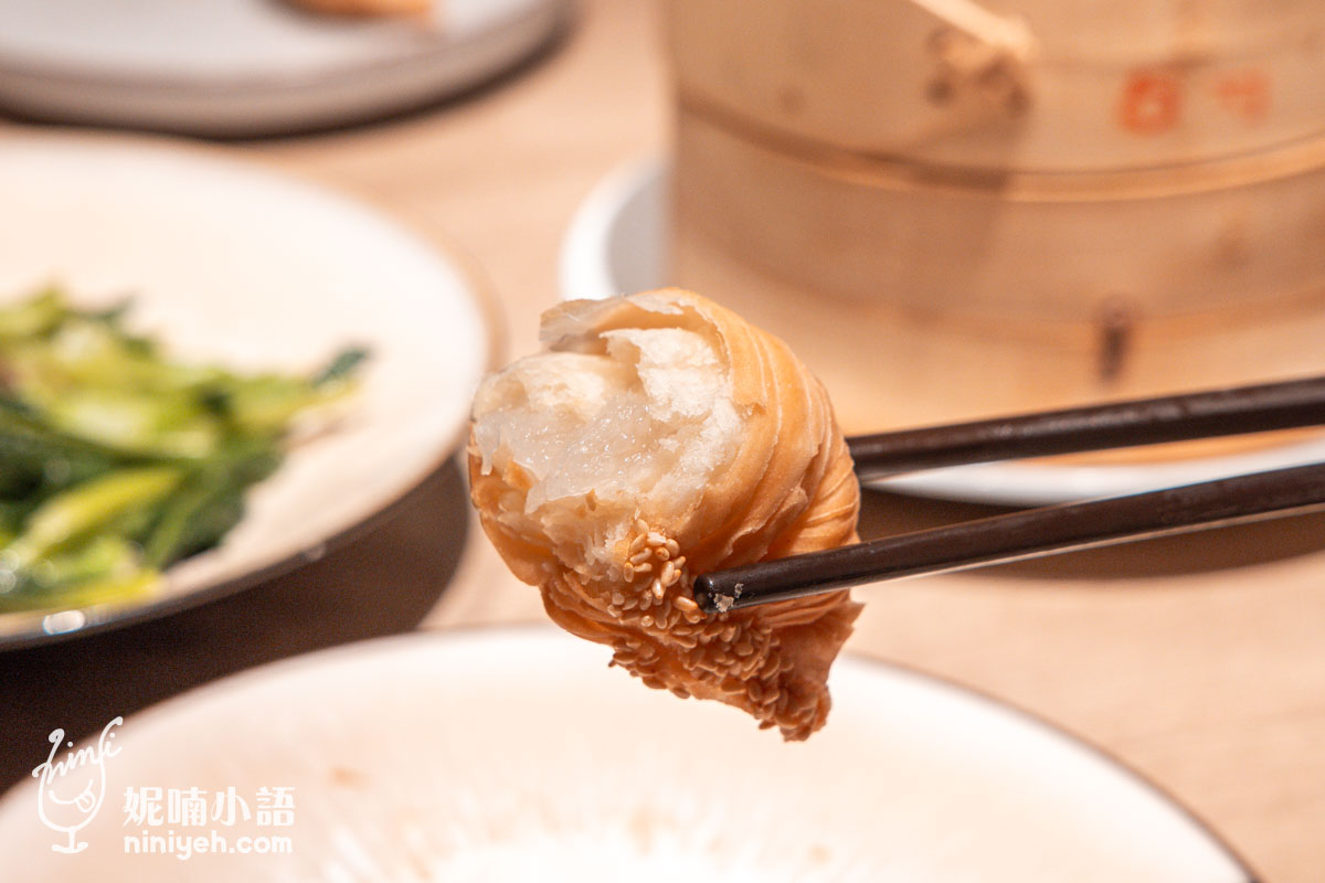華漾DIM SUM 咬開後滿溢水潤蘿蔔絲內餡的蘿蔔千層酥