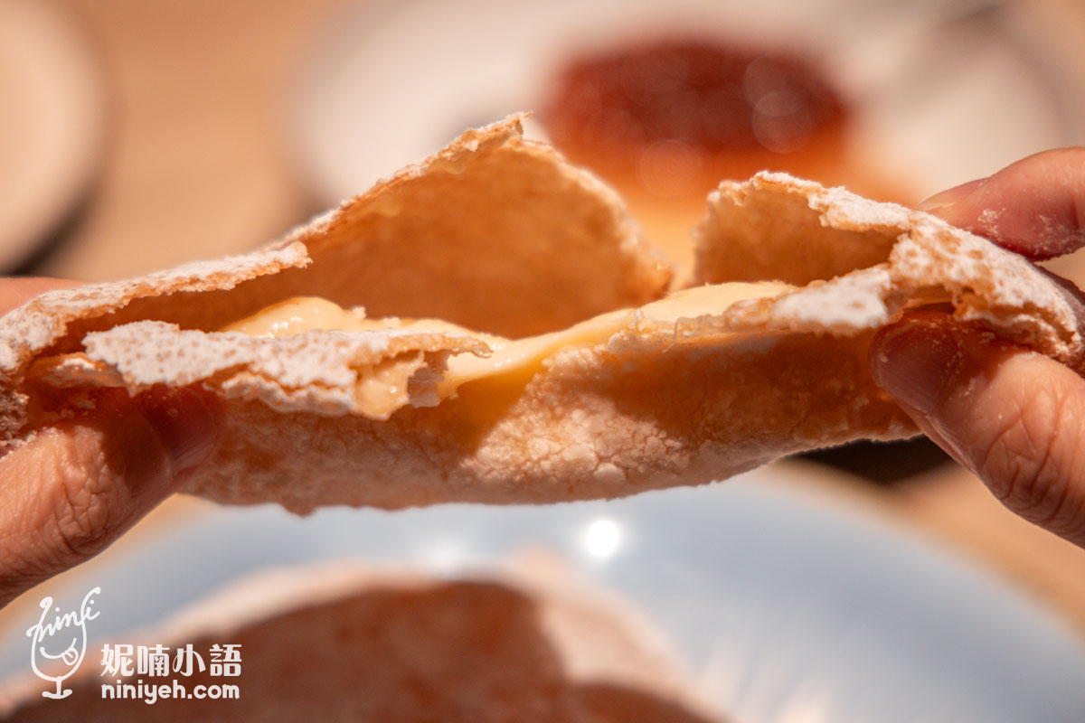 華漾DIM SUM 香濃起司豆腐奶撕開後,內餡牽絲流動的邪惡畫面