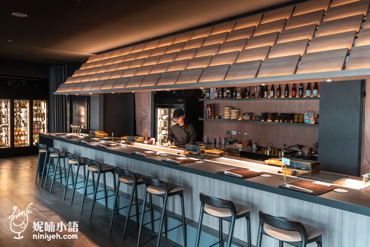 燒肉牛匠新 復刻京町家屋簷造型的「白川」板前座位區