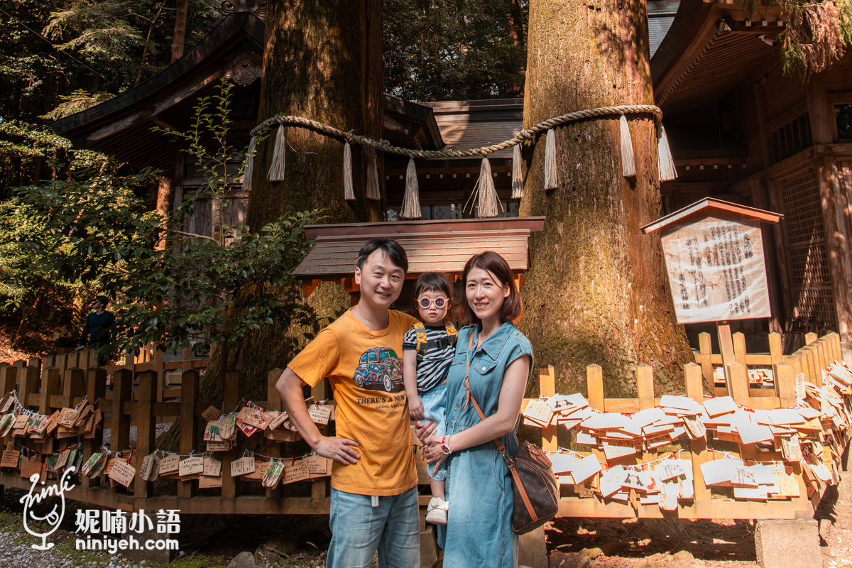 一家三口於高千穗神社夫婦杉前溫馨合影留念